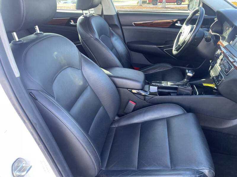 2017 Kia Cadenza Premium