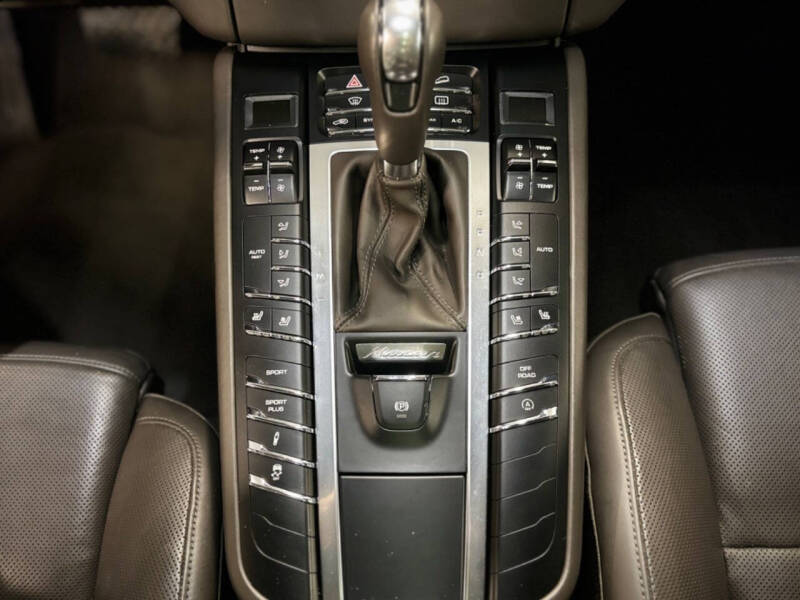 2015 Porsche Macan S