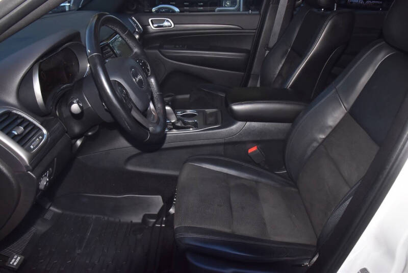 2020 Jeep Grand Cherokee Laredo E