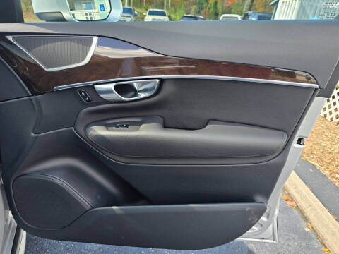 2019 Volvo XC90 T6 Momentum