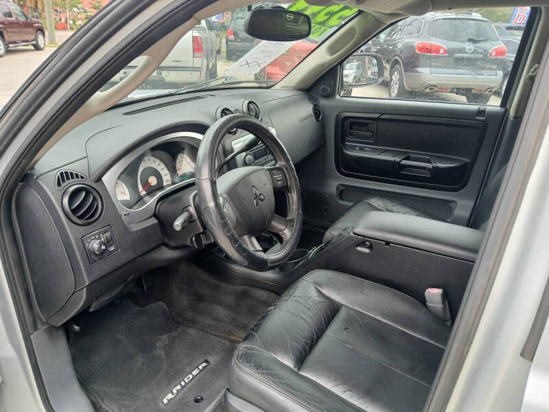 2006 Mitsubishi Raider XLS