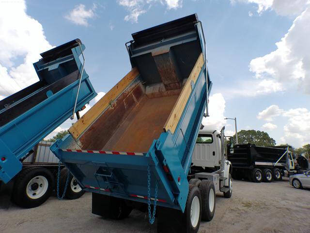 2015 Freightliner M2 106