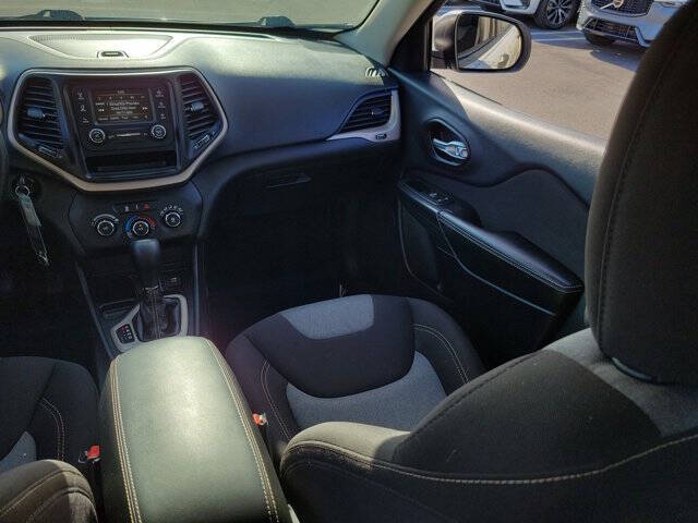 2016 Jeep Cherokee Sport