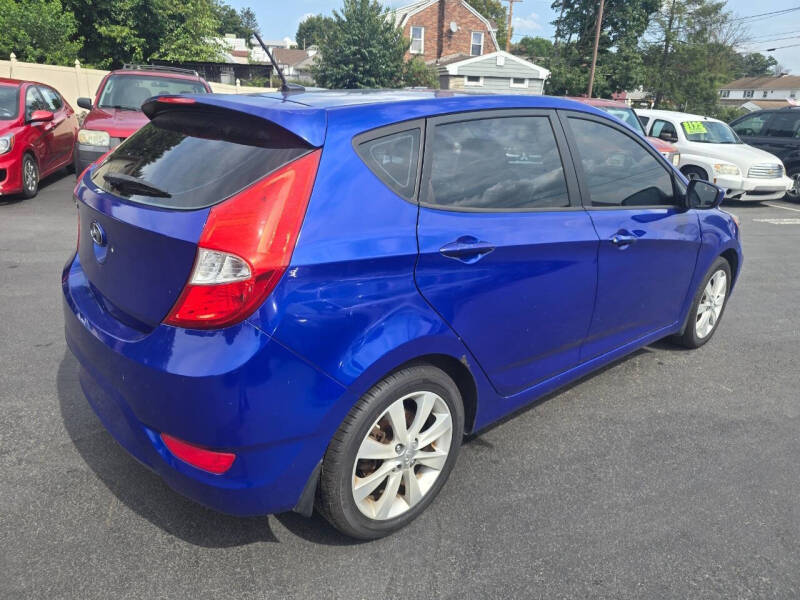 2012 Hyundai Accent SE