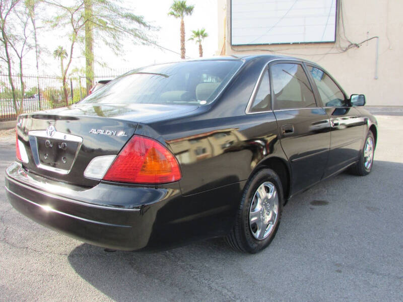 2001 Toyota Avalon XLS photo 3