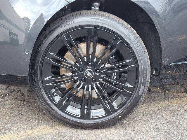 2025 Land Rover Range Rover P530 SE LWB