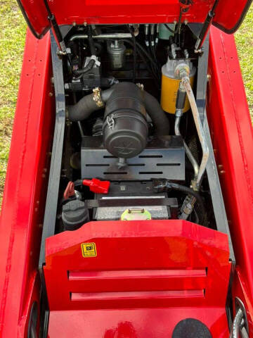 2025 Derette V1000