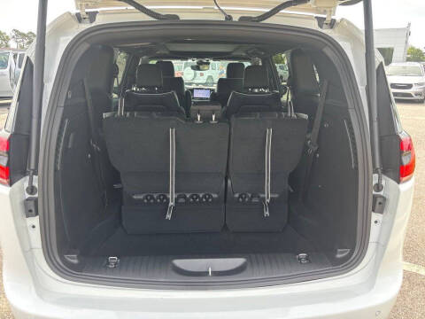 2027 Chrysler Pacifica Limited