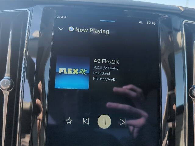 2023 Volvo XC60 B5 Plus Dark Theme