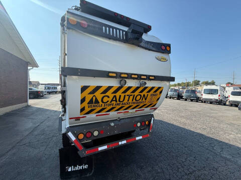 2014 Freightliner 108 SD