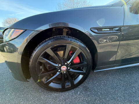 2017 Jaguar XE 35t R-Sport