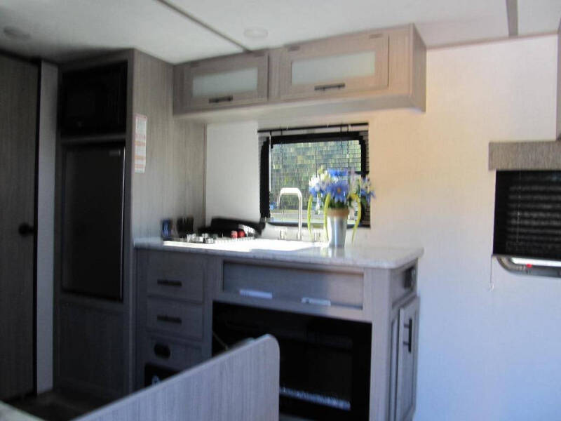 2024 Coleman CM17r24