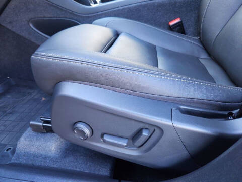 2024 Volvo XC40 B5 Plus Dark Theme