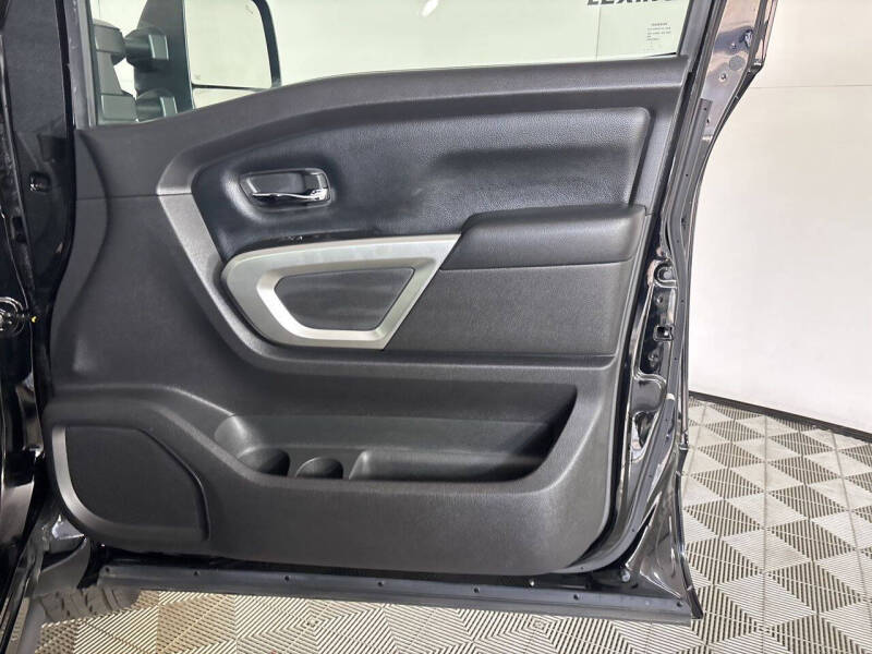 2024 Nissan Titan XD SV