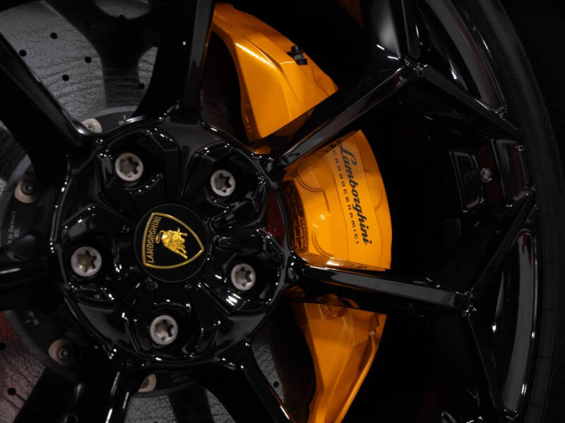 2024 Lamborghini Urus Performante