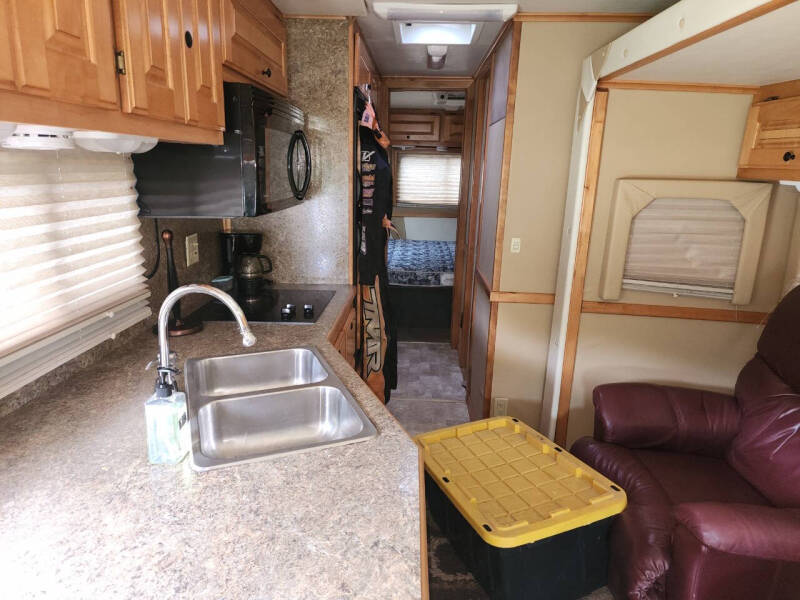 2005 Peterbilt 330