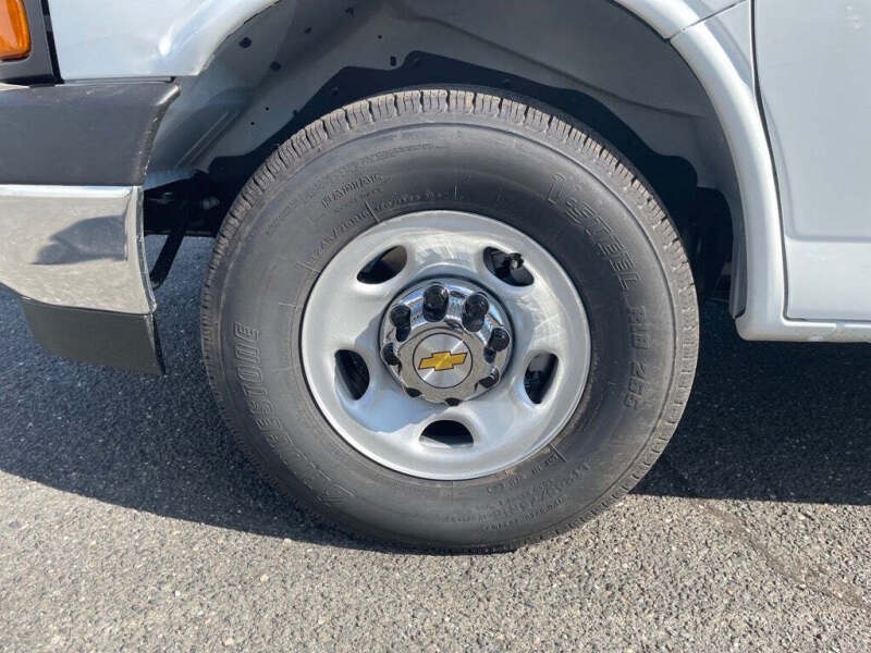 2025 Chevrolet Express 2500