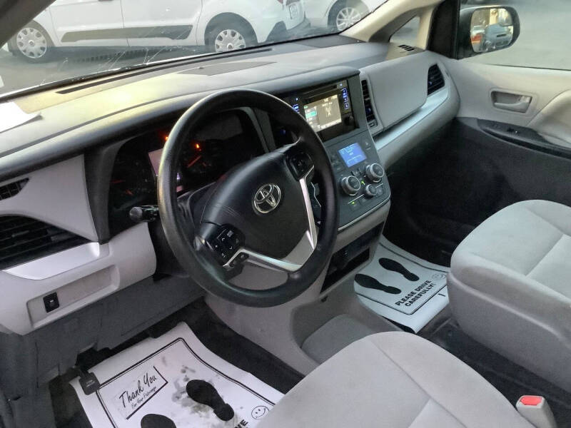 2017 Toyota Sienna L 7-Passenger