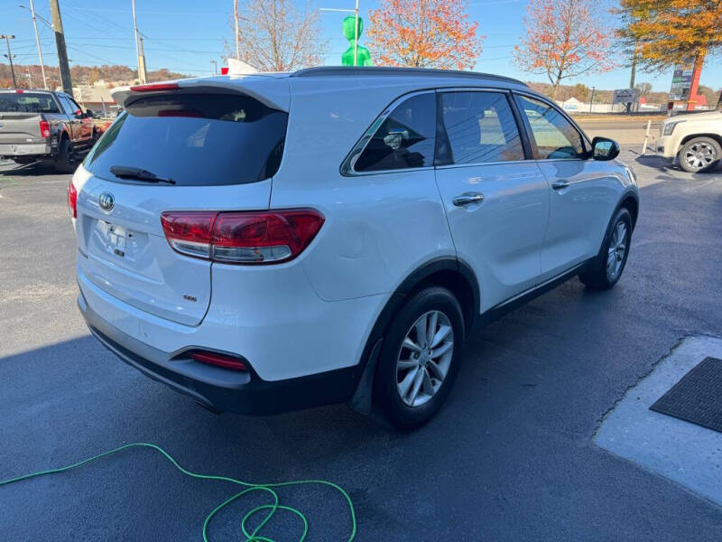 2017 Kia Sorento LX