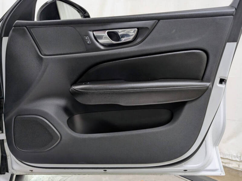 2023 Volvo S60 Recharge T8 Core Dark Theme