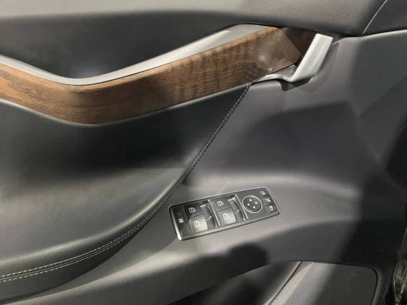 2019 Tesla Model X Standard Range