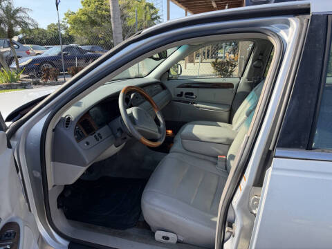 2002 Lincoln Town Car Signature