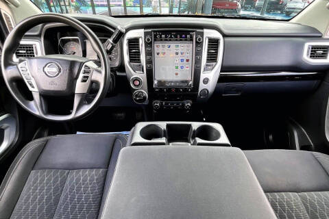 2017 Nissan Titan SV