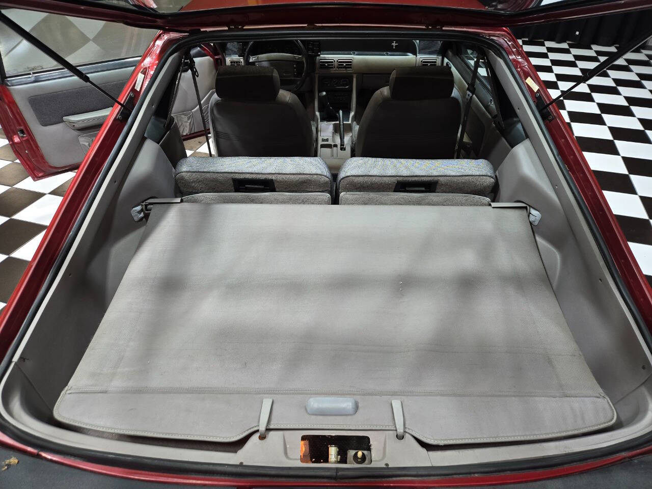 1990 Ford Mustang 13