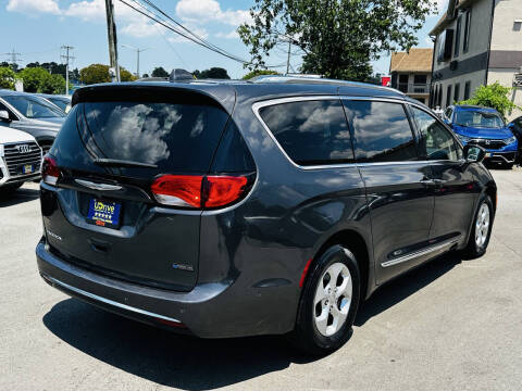 2017 Chrysler Pacifica Touring-L Plus