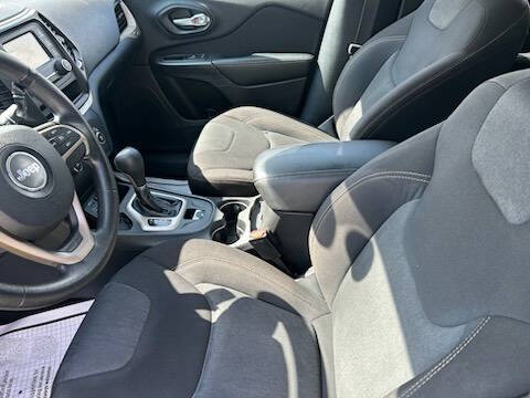 2016 Jeep Cherokee Sport