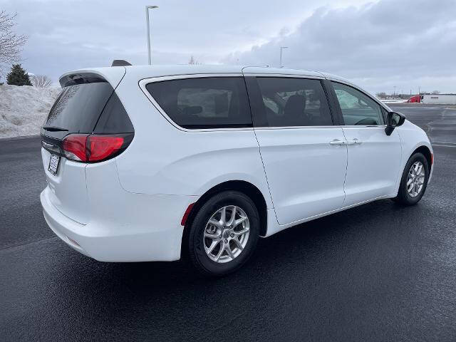 2024 Chrysler Voyager LX