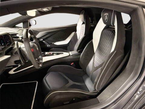 2024 Lamborghini Revuelto