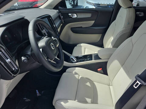 2026 Volvo XC40 B4 Plus