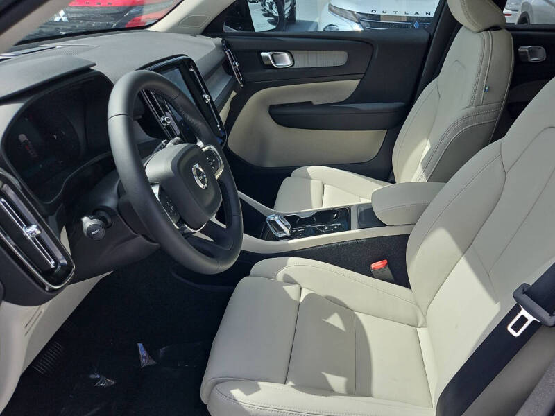 2026 Volvo XC40 B4 Plus