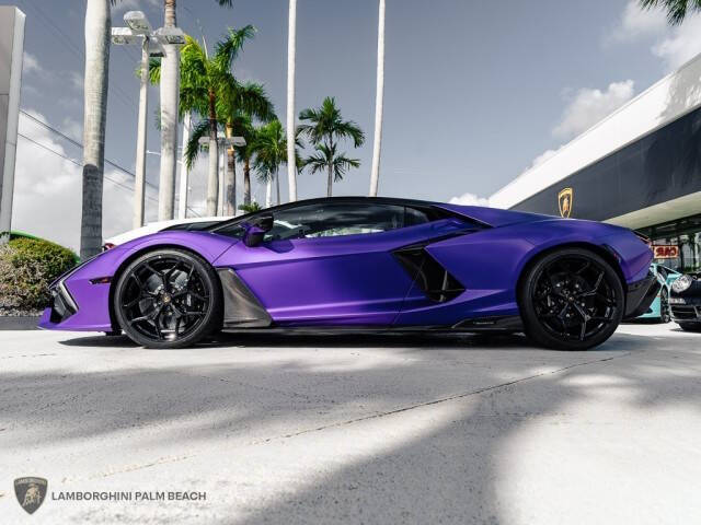 2024 Lamborghini Revuelto