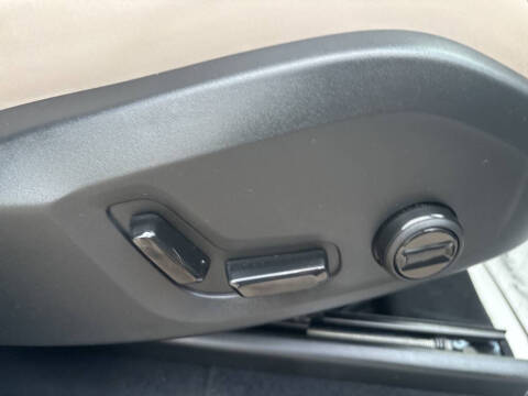 2025 Volvo XC90 B6 Plus Bright Theme 7P