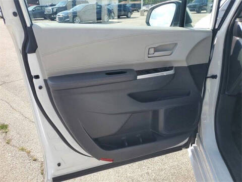 2022 Toyota Sienna LE 8-Passenger