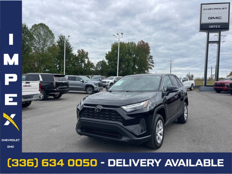 2025 Toyota RAV4 LE's photo