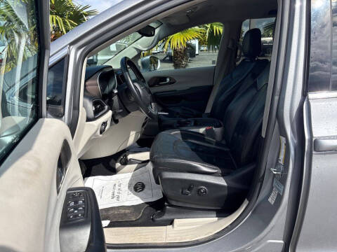 2017 Chrysler Pacifica Touring-L