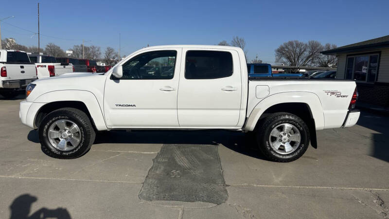 Used 2011 Toyota Tacoma PreRunner with VIN 3TMJU4GNXBM116338 for sale in Mcpherson, KS