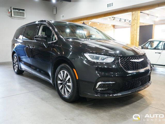 2022 Chrysler Pacifica Hybrid Touring L