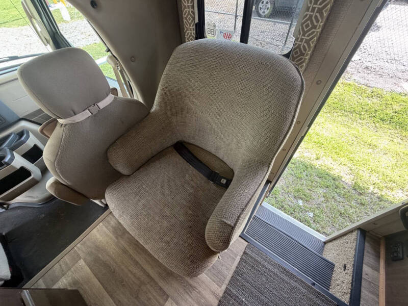 2017 Thor Motor Coach Freedom Elite