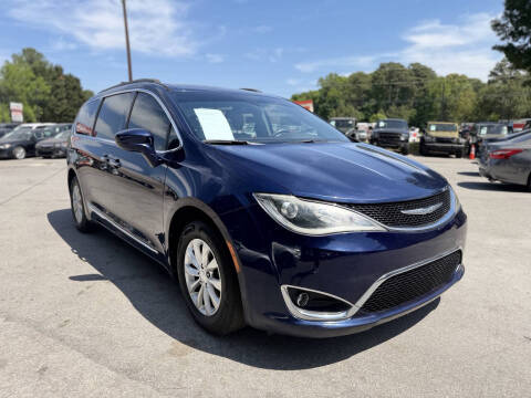 2017 Chrysler Pacifica Touring-L