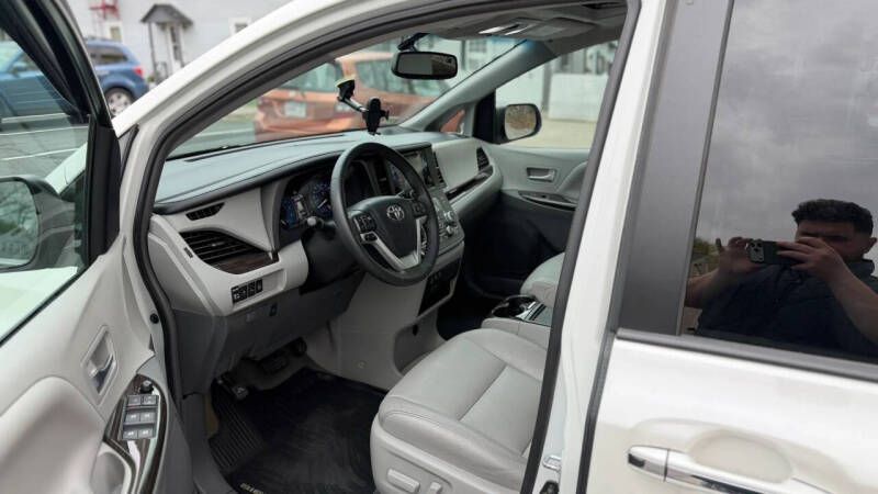 2017 Toyota Sienna