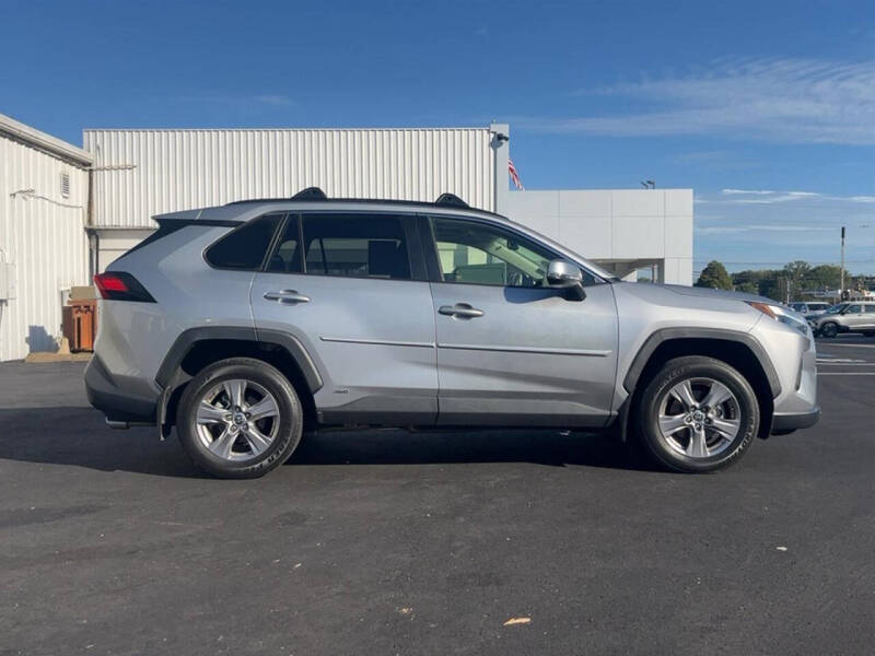 2022 Toyota RAV4 Hybrid XLE