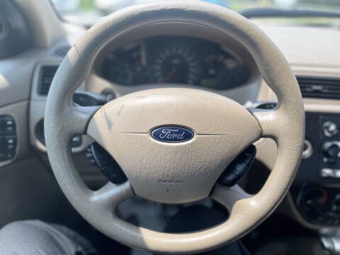 2005 Ford Focus ZX4 S