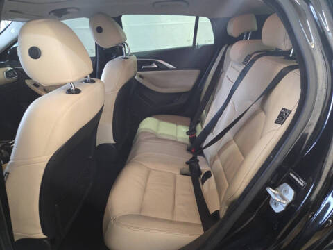 2017 Infiniti QX30 Premium