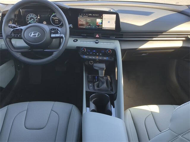 2025 Hyundai Elantra Hybrid Limited