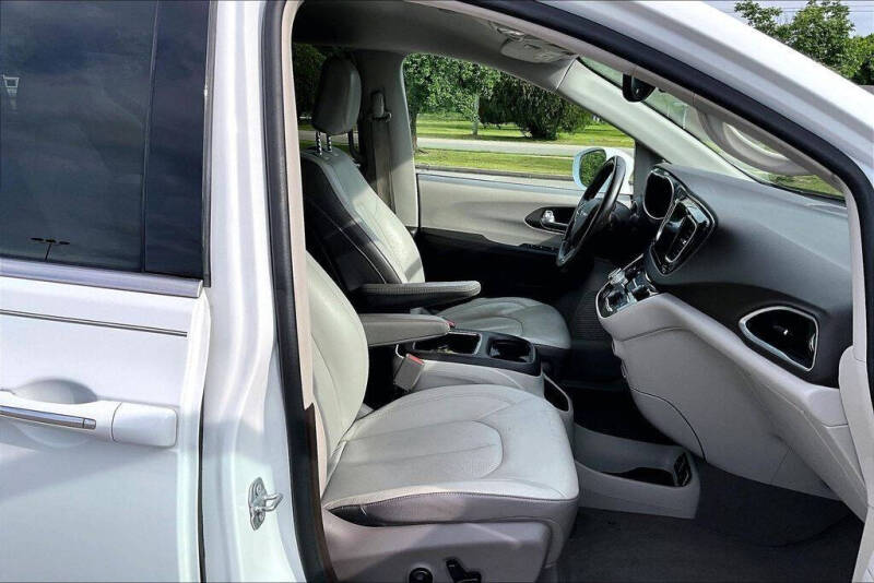 2017 Chrysler Pacifica Touring-L Plus
