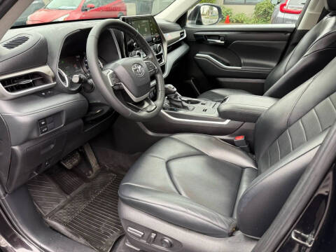 2022 Toyota Highlander Hybrid XLE